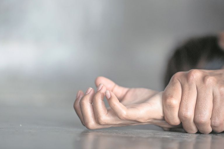 Βίασε τη γυναίκα του και την απειλούσε ότι θα την σκοτώσει «όπως έκανε ο πιλότος»