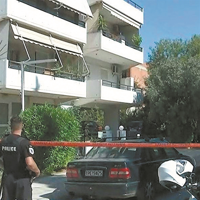 Αναζητούν πιθανό στόχο μεταξύ των ενοίκων της πολυκατοικίας