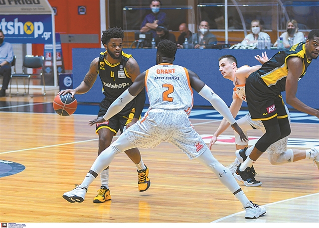 «Διπλό» η ΑΕΚ, αποχωρεί ο Γιατράς