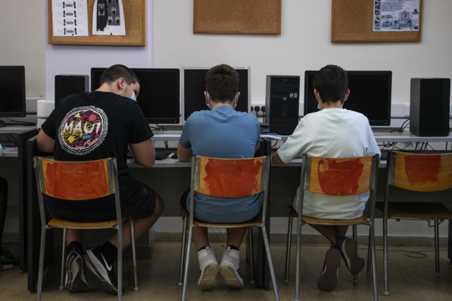 Νομοσχέδιο για τα σχολεία: Θύελλα από εκπαιδευτικούς και αντιπολίτευση