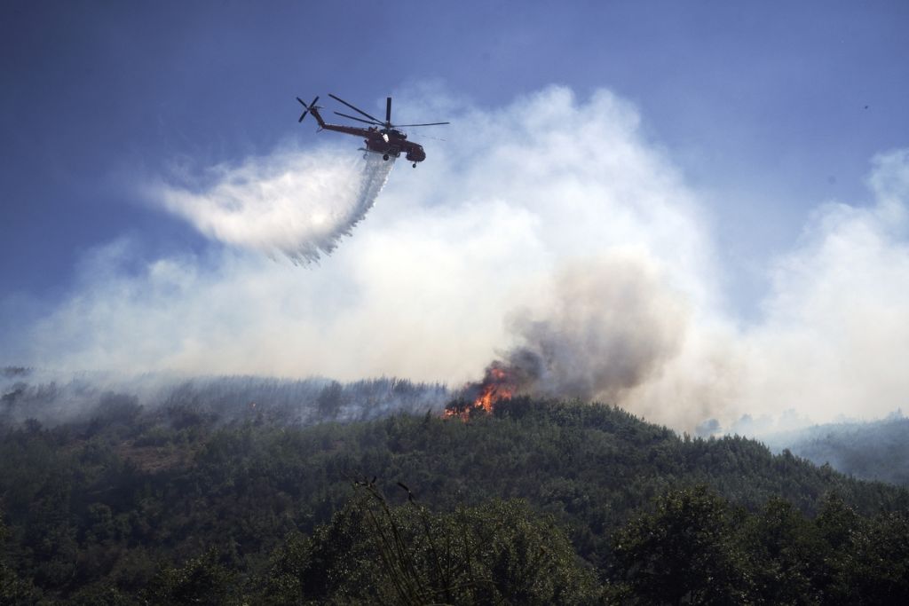 Σε εξέλιξη τέσσερα πύρινα μέτωπα στη χώρα – Μεγάλη αναζωπύρωση στον Βαρνάβα
