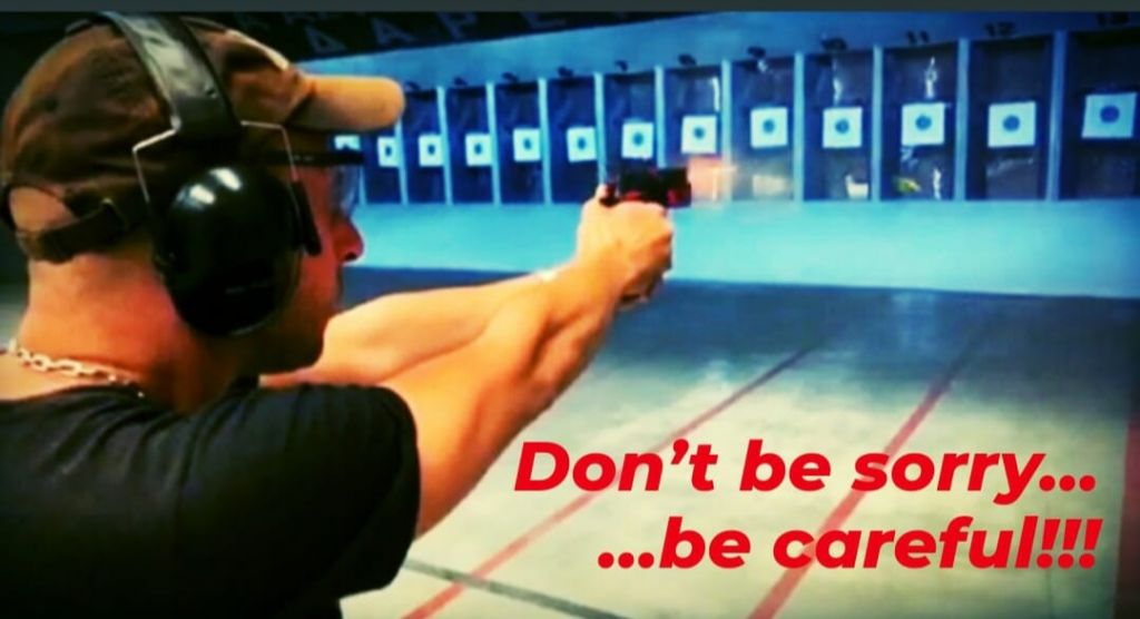 Ηλιούπολη: Αυτός είναι ο αστυνομικός-μαστροπός – Σαμπάνιες και όπλα στο προφίλ του στο Facebook