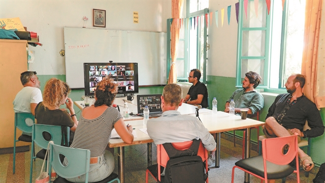 Από τη σελίδα στην οθόνη