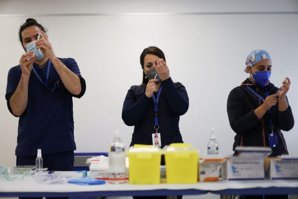 Μετάλλαξη Δέλτα: Αποτελεσματικά τα διαθέσιμα εμβόλια