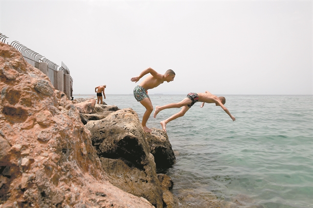 Ο πρώτος καύσωνας θα χτυπήσει την Κεντρική Ελλάδα