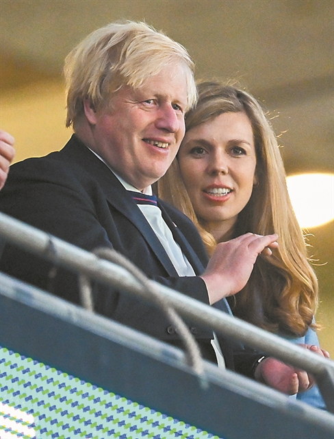 Εγκυος στο έβδομο παιδί του Μπόρις Τζόνσον η 33χρονη Κάρι