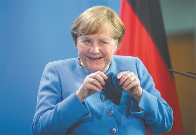 Φεύγει με δώρα στην Ευρώπη και τη Γερμανία