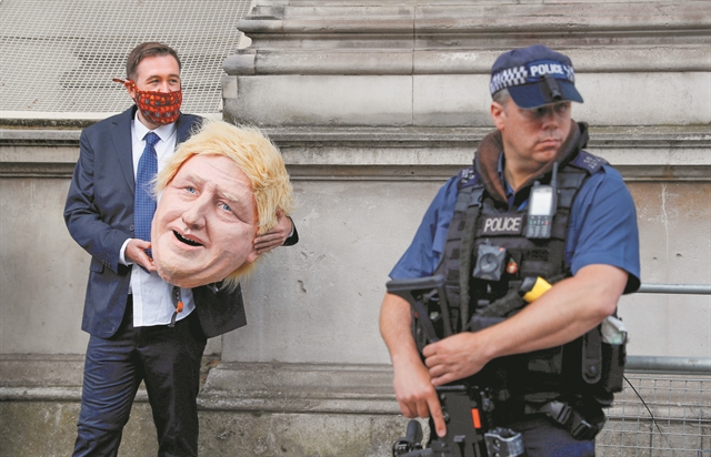 Μπόρις Τζόνσον: Ας πεθάνουν οι γέροι, να ζήσουμε εμείς!