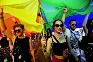 Απαγορεύουν πλέον και διά νόμου      το Pride οι ακροδεξιοί του Ορμπαν