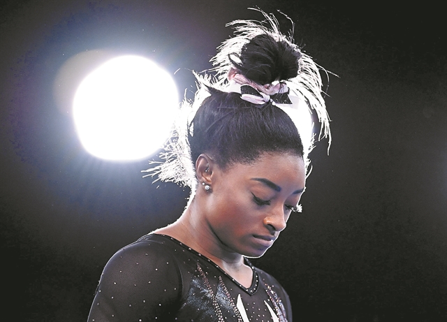 Ολοι στο πλευρό της