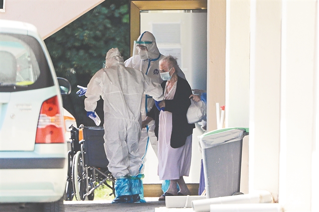 Κοροναϊός: Εφιαλτική εκτίμηση για 18.000 κρούσματα τη μέρα