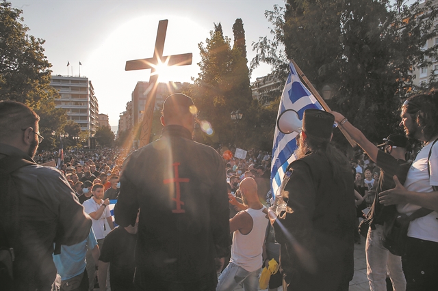 Πίσω από τις συγκεντρώσεις των αντιεμβολιαστών