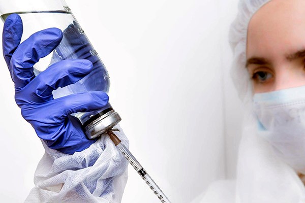 Κοροναϊός: Ποια φάρμακα ερευνούν οι επιστήμονες για να «τελειώσουν» την πανδημία