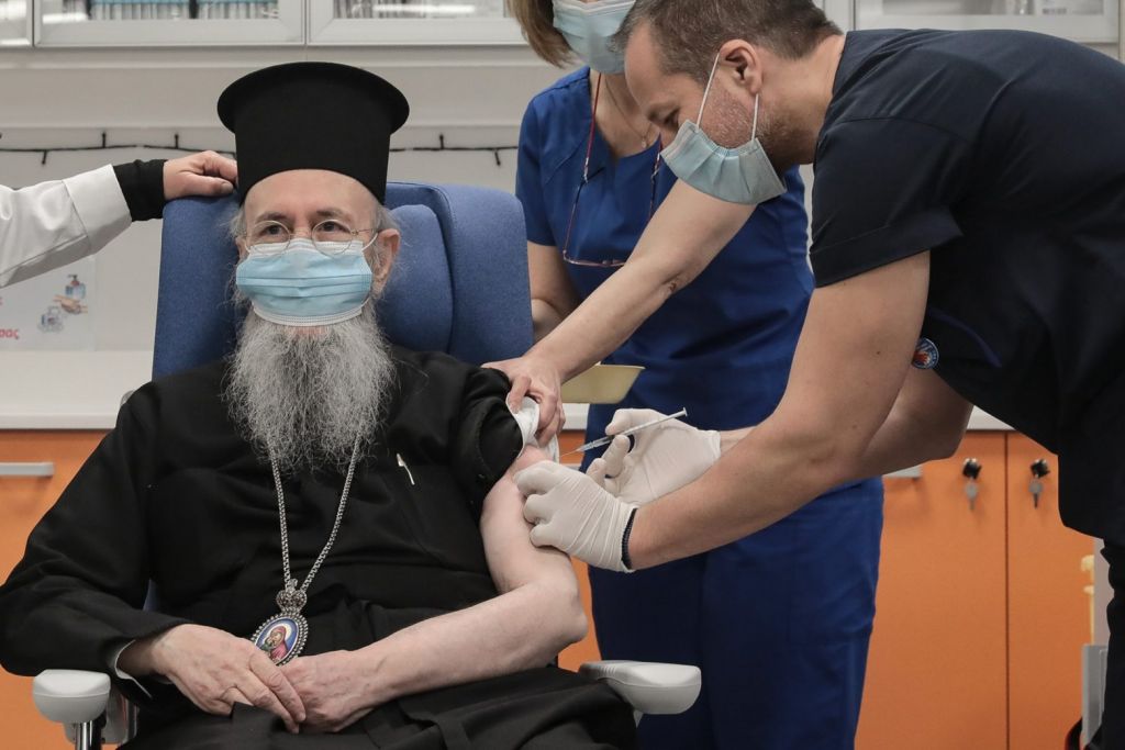 Σήμερα η κρίσιμη Ιερά Σύνοδος με θέμα τον υποχρεωτικό εμβολιασμό – Υπέρ του εμβολίου οι περισσότεροι ιεράρχες