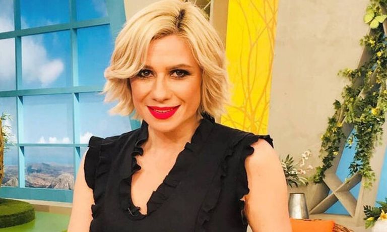 Κατερίνα Καραβάτου: Το ξεκαρδιστικό ατύχημα με την… καρύδα