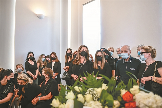 Υστατη υπόκλιση στον Τόλη Βοσκόπουλο