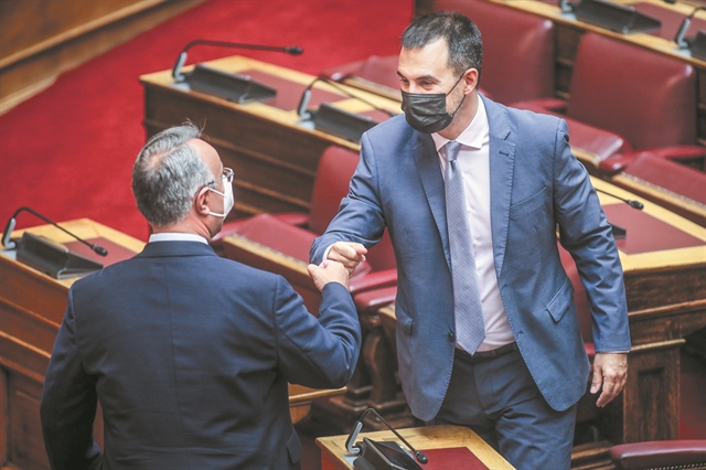 ΣΥΡΙΖΑ: Σε δύο βάρκες για το Ταμείο Ανάκαμψης