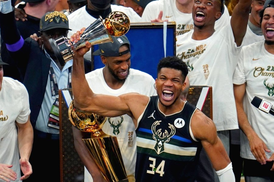 Τσίπρας: Γιάννη και Θανάση Αντετοκούνμπο είναι τιμή μας που είσαστε Ελληνες