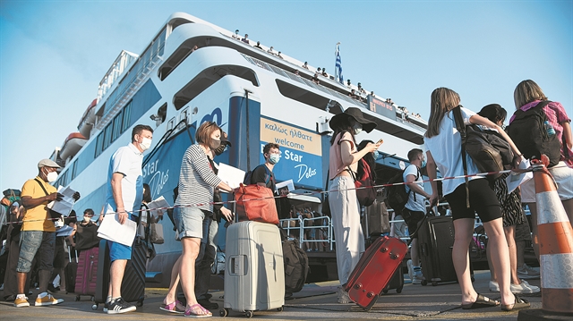 Ακριβότερο κατά 15% το πασχαλινό ταξίδι με πλοίο