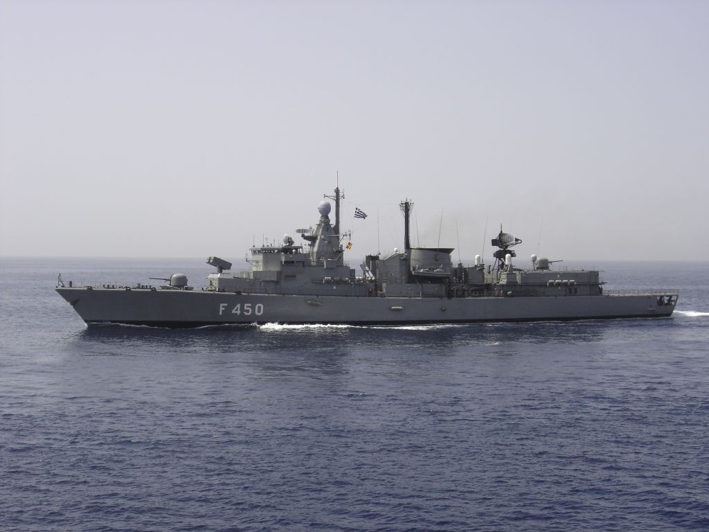 Συρροή κρουσμάτων κοροναϊού σε φρεγάτα στην Κρήτη – Συναγερμός στο Πολεμικό Ναυτικό
