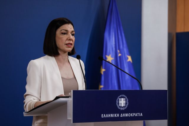 Δείτε live την ενημέρωση από την κυβερνητική εκπρόσωπο Αριστοτελία Πελώνη