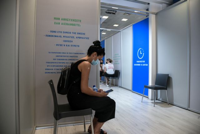 Δύο υποχρεωτικά τεστ την εβδομάδα για τους ανεμβολίαστους εργαζόμενους σε τουρισμό και εστίαση