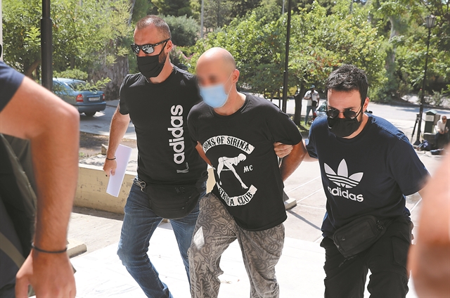 Εμενε στο ίδιο σπίτι η εννιάχρονη κόρη του αστυνομικού;