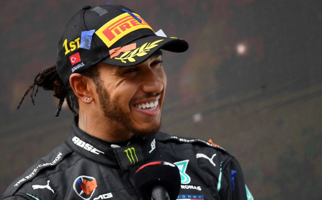 Λιούις Χάμιλτον: Για άλλα δύο χρόνια στη Mercedes