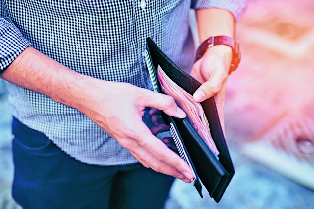 Δώρα και επιδόματα, αντίδωρα στα γκάλοπ