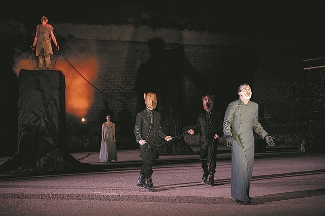 «Οι μεγάλοι συγγραφείς βάζουν σφραγίδα στο μέλλον»