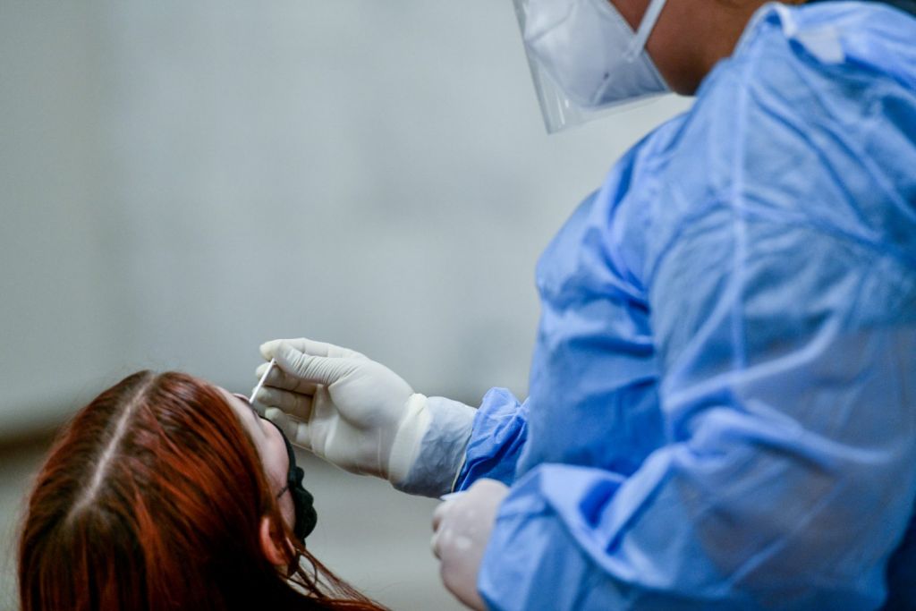 Εκρηξη κρουσμάτων: Εφτασαν τις 3.593 – Οκτώ θάνατοι