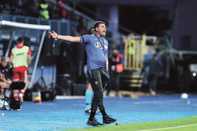 Αλλάζει ενδεκάδα και πλάνο