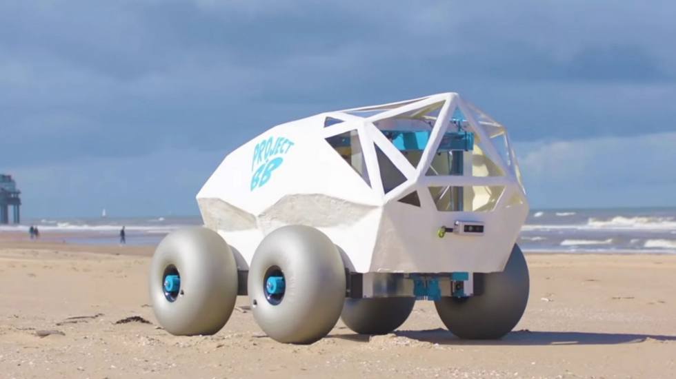 Οχημα – ρομπότ μαζεύει τις γόπες από την παραλία και τα κάνει όλα λαμπίκο