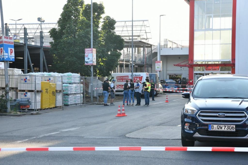 Επίθεση με τέσσερις τραυματίες σε πάρκινγκ καταστήματος στο Βερολίνο