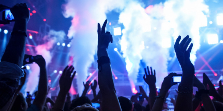 Γεωργιάδης: Ανοιχτό ενδεχόμενο λειτουργίας νυχτερινών κέντρων μόνο για εμβολιασμένους