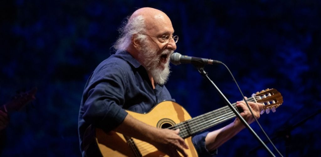 Διονύσης Σαββόπουλος: Υποχρεωτικός εμβολιασμός στους δύσπιστους – «Θα τους βόλευε»