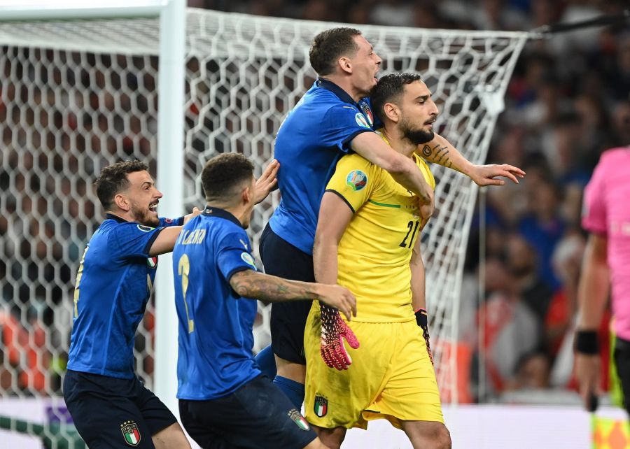 Ανακοινώνει Ντοναρούμα η Παρί