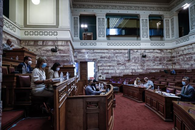 Η αξιολόγηση και ο ρόλος των διευθυντών διχάζει τους εκπαιδευτικούς φορείς