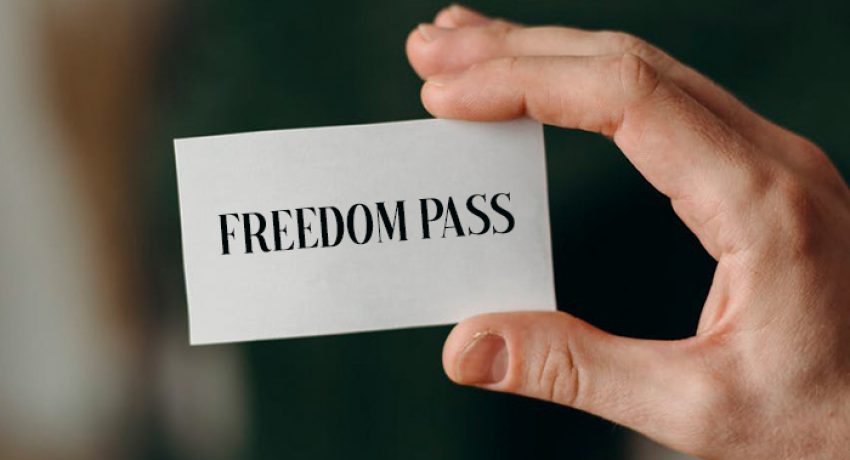 Κοροναϊός: Άνοιξε η πλατφόρμα freedom pass για την κάρτα των 150 ευρώ