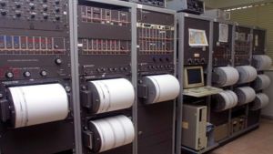 Κλιμάκιο του Γεωδυναμικού Ινστιτούτο και σεισμολογικοί σταθμοί στη Θήβα