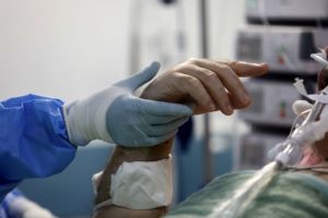 Γραβάνης: 4 στους 10 ανεμβολίαστους θα μολυνθούν μέχρι τέλος του έτους