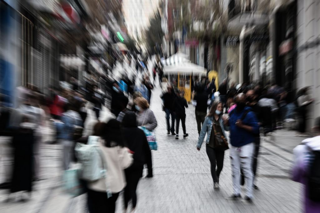 Κοροναϊός: Οι ανεμβολίαστοι «φρενάρουν» το τείχος ανοσίας