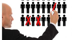 Η ρύθμιση για τον υποχρεωτικό εμβολιασμό εργαζομένων και η σύγχυση για τις απολύσεις