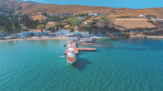 Η Ανδρος, ο Ναυτικός Ομιλος και η Ντέμι Μουρ…