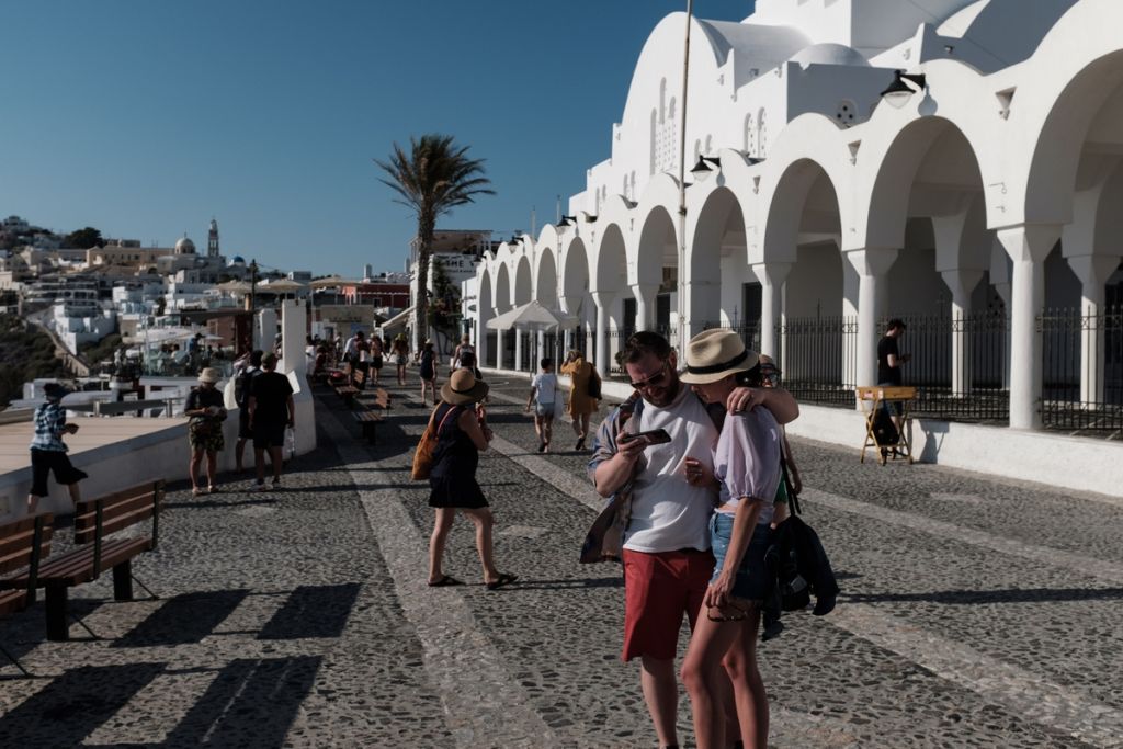 Ποιες περιοχές στον χάρτη αλλάζουν χρώμα – Στα σκαριά μέτρα για να σβήσουν οι εστίες υπερμετάδοσης