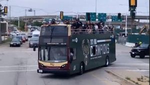 Live: Η ώρα της αποθέωσης για τον Γιάννη Αντετοκούνμπο