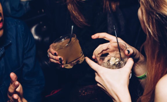 Εισαγγελική παρέμβαση για το κορονοπάρτι στον Άλιμο