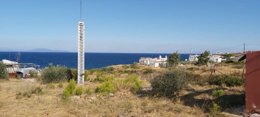 Οδοιπορικό στο Μάτι τρία χρόνια μετά – Βουβός πόνος στην επιμνημόσυνη δέηση για τους νεκρούς