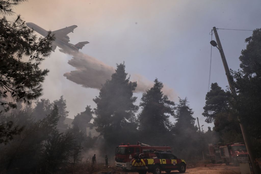 Φωτιά στη Σταμάτα: Επικίνδυνες οι επόμενες ώρες σύμφωνα με το meteo