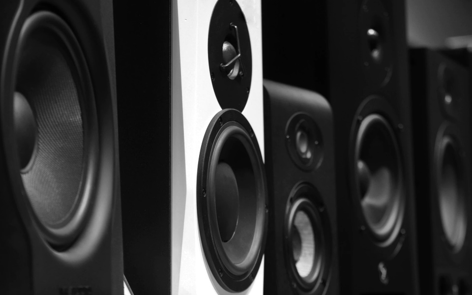 Summer parties με τα πιο δυνατά speakers για την TV σου!